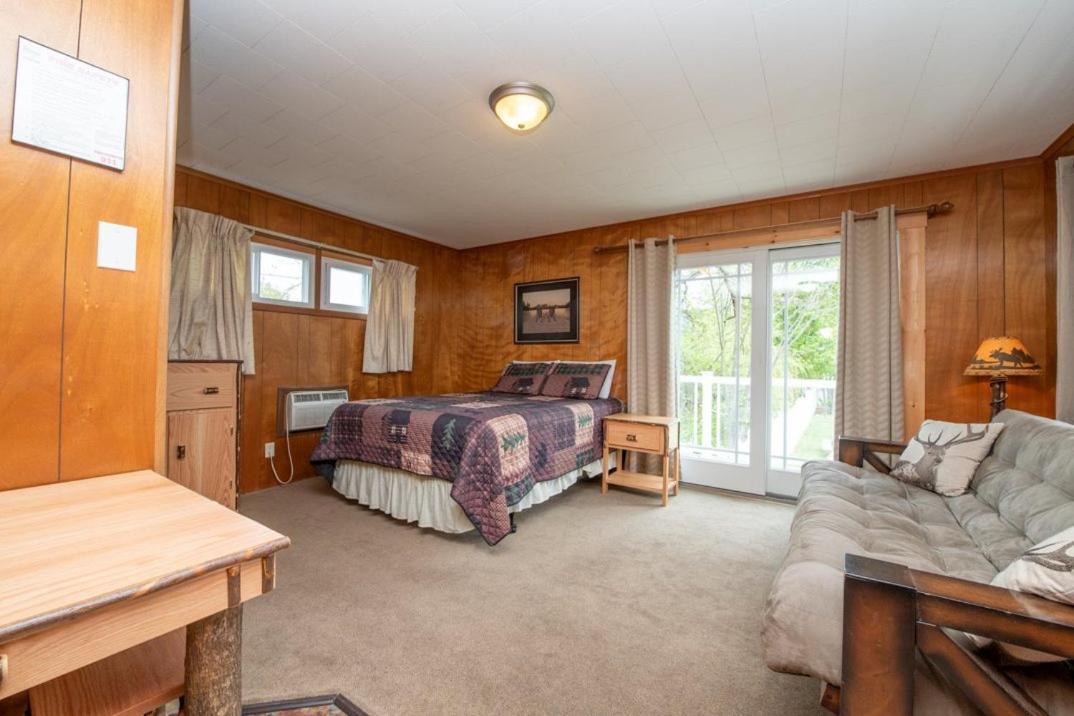 Shore Meadows Lodge Llc Lake George Buitenkant foto