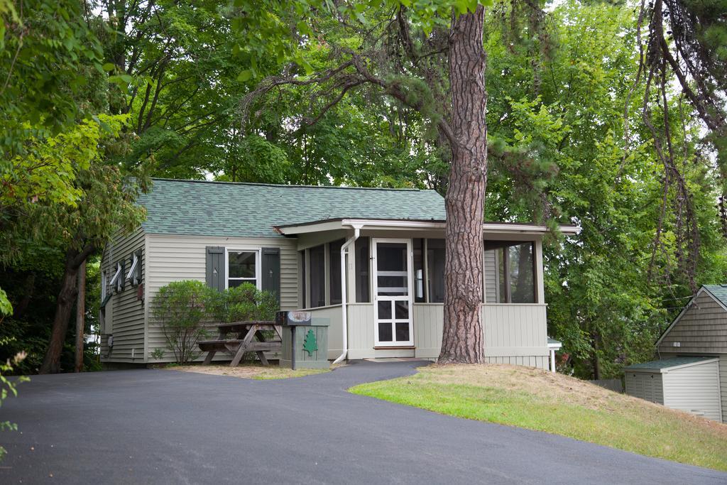 Shore Meadows Lodge Llc Lake George Buitenkant foto