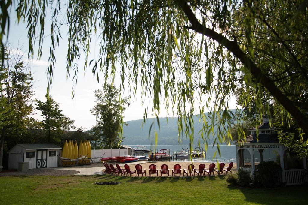 Shore Meadows Lodge Llc Lake George Buitenkant foto