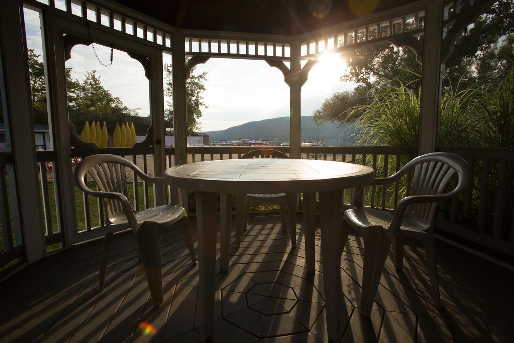Shore Meadows Lodge Llc Lake George Buitenkant foto