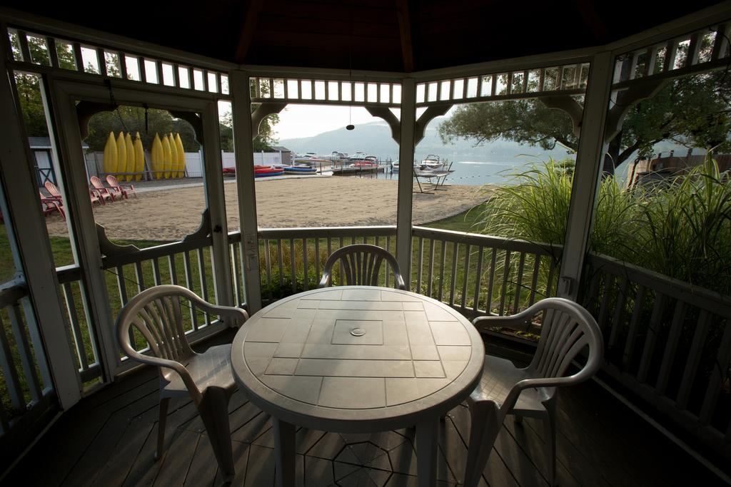 Shore Meadows Lodge Llc Lake George Buitenkant foto