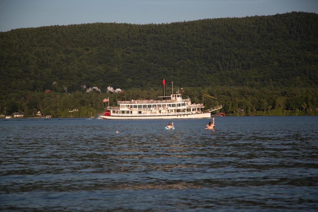 Shore Meadows Lodge Llc Lake George Buitenkant foto
