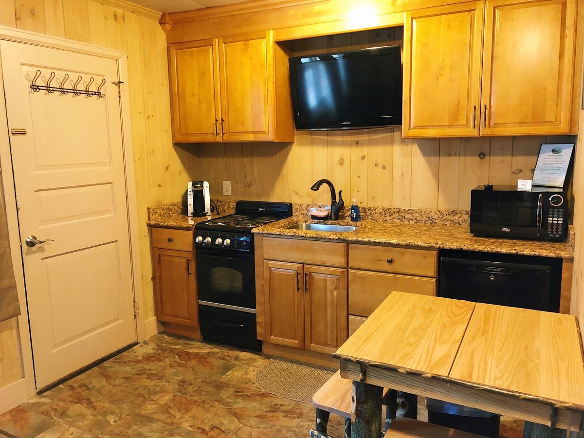 Shore Meadows Lodge Llc Lake George Buitenkant foto