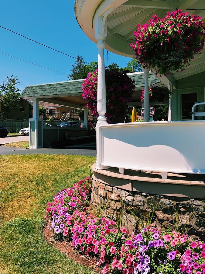 Shore Meadows Lodge Llc Lake George Buitenkant foto
