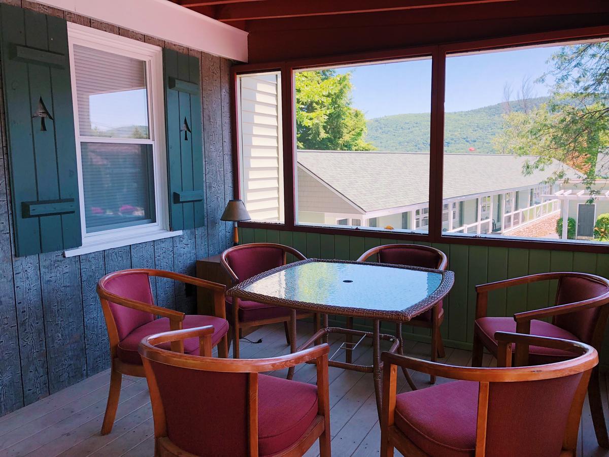 Shore Meadows Lodge Llc Lake George Buitenkant foto