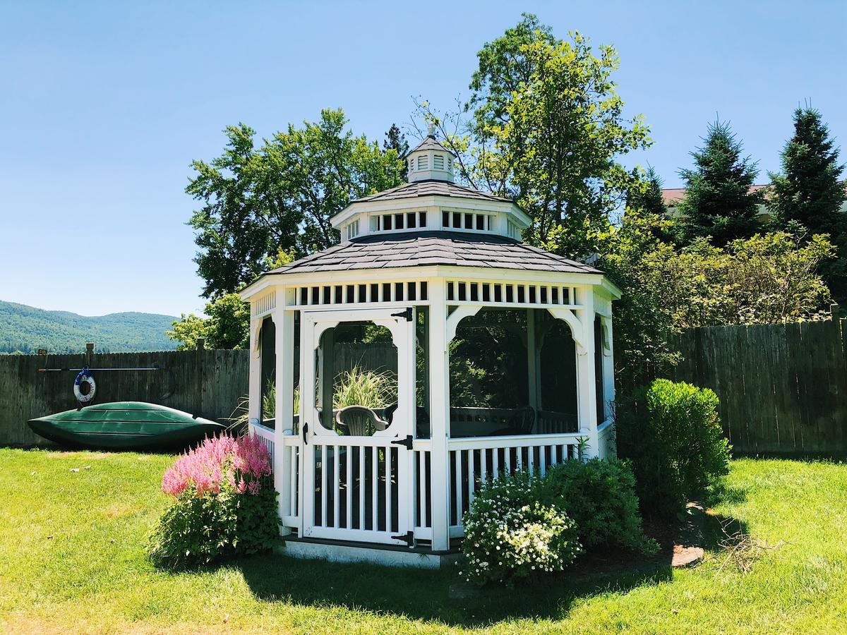 Shore Meadows Lodge Llc Lake George Buitenkant foto