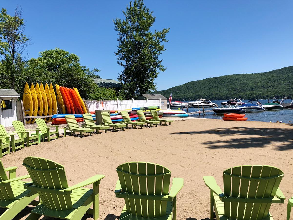 Shore Meadows Lodge Llc Lake George Buitenkant foto