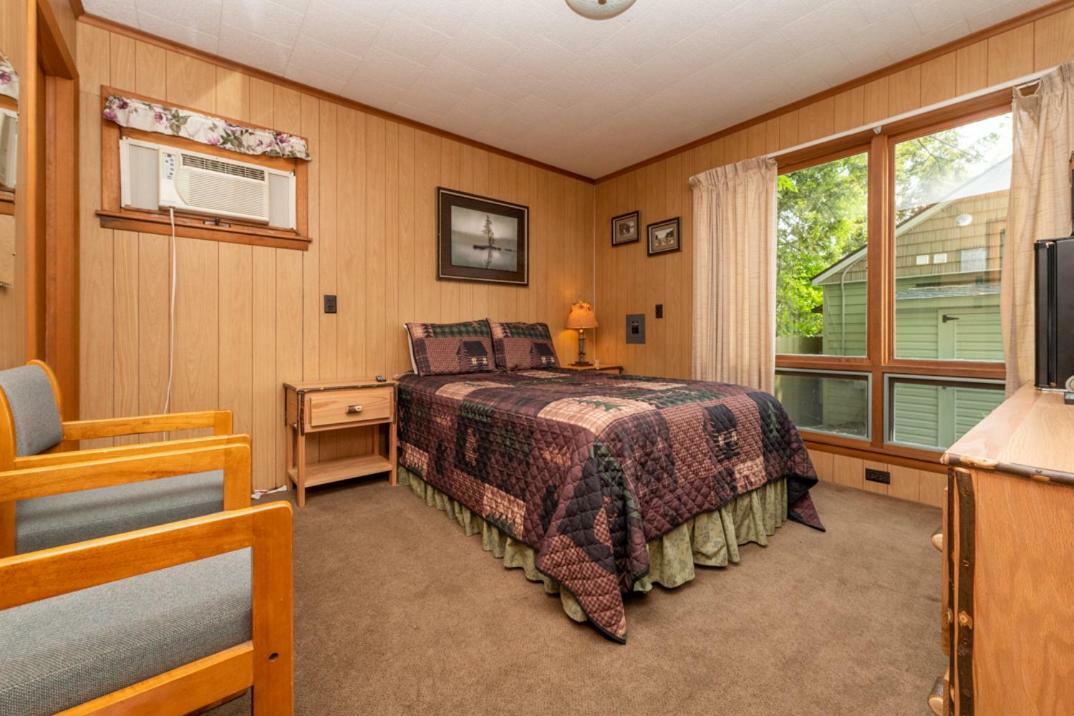 Shore Meadows Lodge Llc Lake George Buitenkant foto